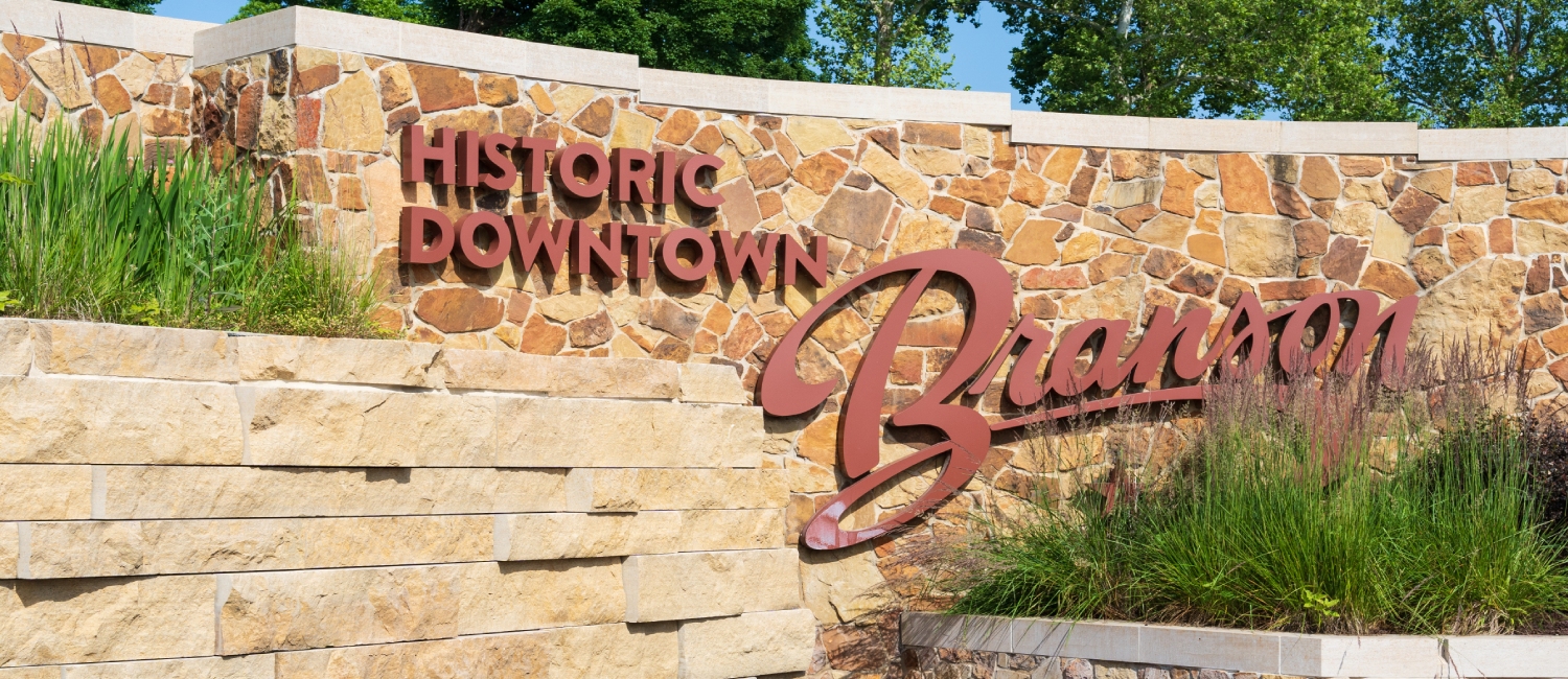 EXPLORE POPULAR ATTRACTIONS IN BRANSON